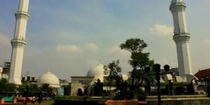 Masjid Raya Bandung: Sentuhan `Kubah Bawang` Soekarno
