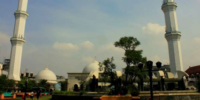 Masjid Raya Bandung: Sentuhan `Kubah Bawang` Soekarno