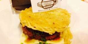 Icip Sensasi Burger Ramen 'Geram' di Scarf Magz Fest 2014