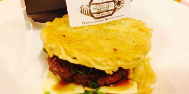Icip Sensasi Burger Ramen 'Geram' di Scarf Magz Fest 2014