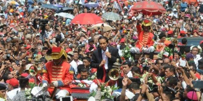 Para Wanita Hebat yang Dapat Tumpeng Presiden Jokowi