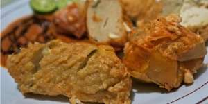 Kuliner Bandung: Batagor Riri yang Menggoda...