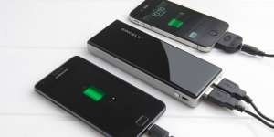 Seram, Siswa Ciptakan Charger Ponsel Berbahan Darah
