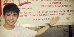 Pria Tampan Ini Dirikan Sekolah Kejujuran 