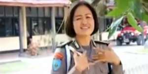 Heboh Video Polwan NTB Joget `Sakitnya Tuh di Sini`