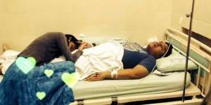 Kisah Perokok dengan Leher Berlubang Bikin Haru Sosmed