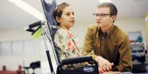 Cacat Tubuhmu, Tak Membuatku Berhenti Mencintaimu...