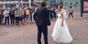 Mendadak Tua, Wanita Dicampakkan Tunangan di Jalan