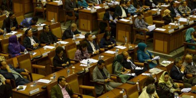 Anggota DPR Belum Gajian