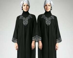Hijabenka: Tampil Cantik Dengan Norma Long Kaftan