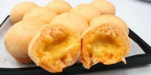 Premium Pao: Rasakan Lelehan Telur Asin di Dalam