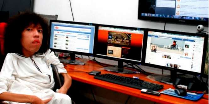 Habibie, Pebisnis Online Handal dari Kursi Roda