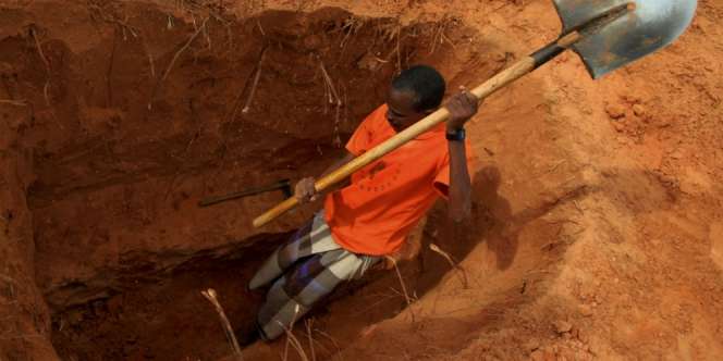Anak Penganiaya Orangtua Dihukum Gali Kubur