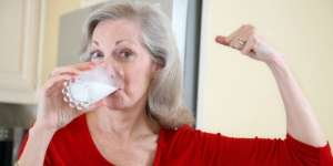 Cegah Osteoporosis, Pilih Susu Nabati atau Hewani?