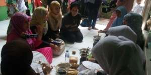 Kejutan, Finalis World Muslimah Hibur Para Lansia di Sentul