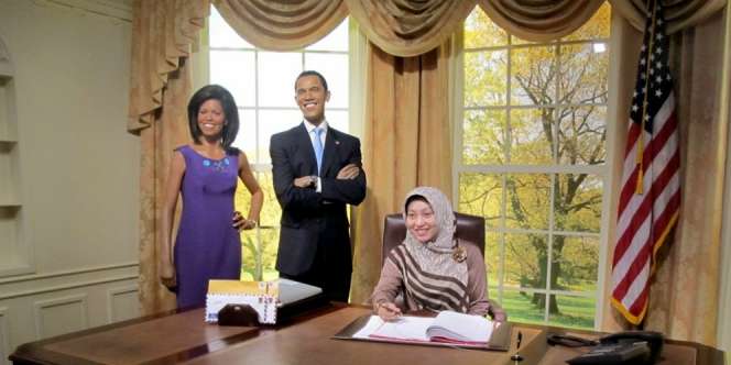 Hijaber Jadi Akrab dengan Selebriti Dunia di Madame Tussauds