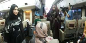 Finalis World Muslimah Berlenggok di `Catwalk` Gerbong