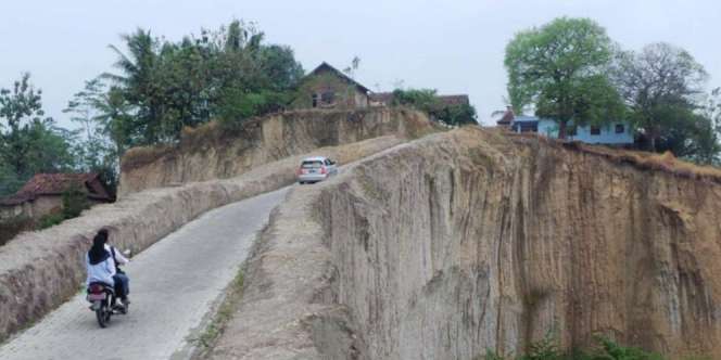 Miris, Ada Jalan `Lord of The Ring` di Banten