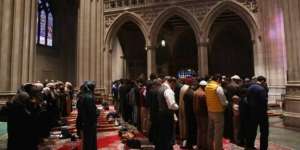 Begini Suasana Muslim AS Salat di Gereja Katedral Washington