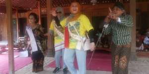 Finalis World Muslimah Naik Jip ke Merapi