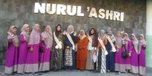 Finalis World Muslimah `Dikeroyok` Ibu-ibu Pengajian