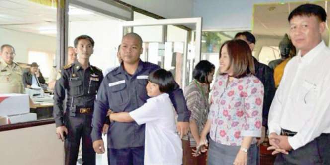 Tukang Sampah Tolak Sumbangan Artis Cantik