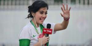Presenter Putri Violla Jadi Idola di Piala AFF