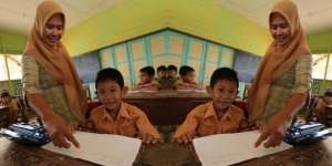 Pengorbanan Guru Terpisah Jauh dari Buah Hati