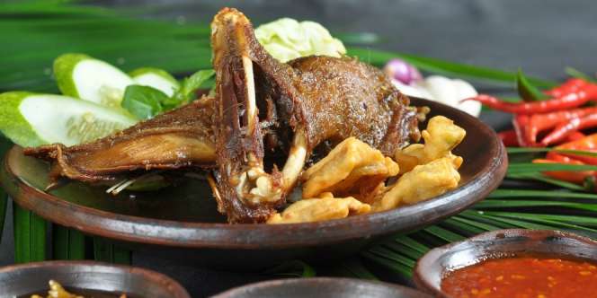 Nikmati Kelezatan Bebek Goreng H. Slamet