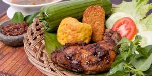 Intip Keunikan Nasi Timbel