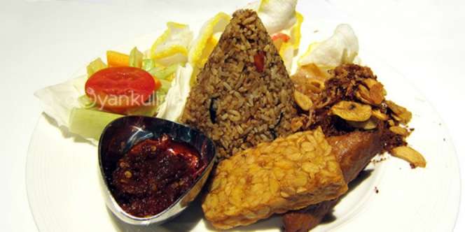 JJ Royal Bistro: Tergoda Nasi Tutug Oncom 