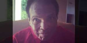 Muhammad Ali Pamer Foto Selfie