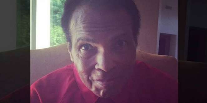Muhammad Ali Pamer Foto Selfie