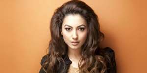 Gaya Artis yang Ditampar Penonton karena Berbaju Seksi