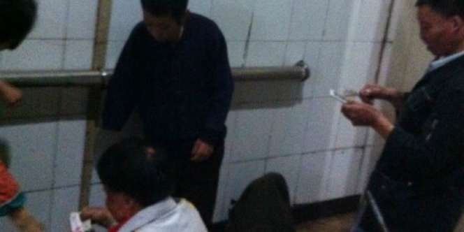 Pengemis Tajir, Hitung Uang Sambil Foto-foto Pakai iPhone 6