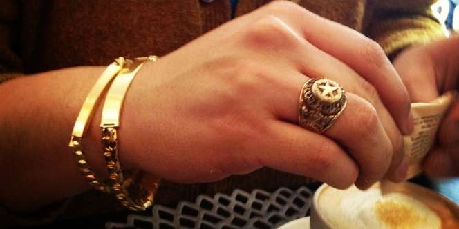 Alasan Ilmiah Kenapa Pria Tak Boleh Memakai Emas!