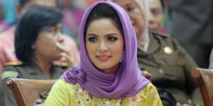 Istri Cantik Gubernur Termuda di Indonesia