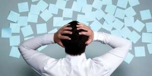Baca Email Kantor Saat Libur Tingkatkan Stres