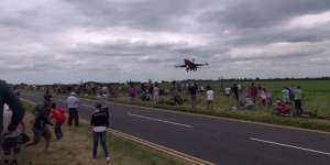 Manuver Bahaya, Jet Tempur F-16 Terbang di Atas Kepala