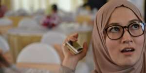 Cantiknya Seleb-seleb Berhijab Syar`i