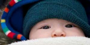 Cara Hangatkan Bayi di Musim Hujan