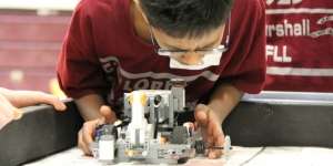 Anak Sopir dan Nelayan Gresik Ikut Lomba Robot Dunia