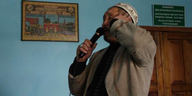 Telat Kumandangkan Azan, Muazin Ditembak Mati