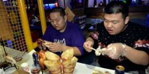 Orang Gemuk Bisa Makan Gratis di Restoran Ini