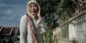 Nenek Misterius Berhati Dermawan 