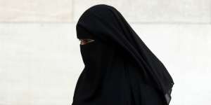 Cadar Lindungi Perempuan dari Pria Berhati Lemah