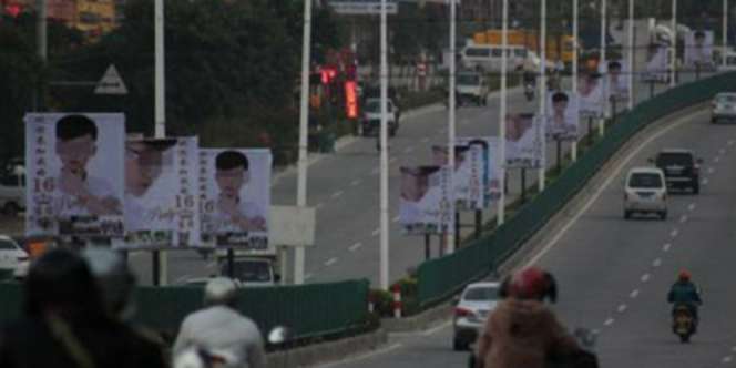 Heboh Undangan Ulang Tahun Pakai Papan Iklan