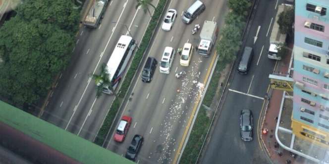 Uang Rp 84 Miliar Berhamburan ke Jalan, Jadi Rebutan Warga