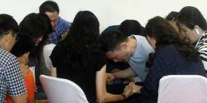 Keluarga Penumpang AirAsia Histeris