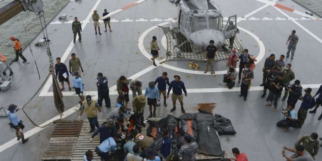 3 Korban AirAsia Ditemukan Terikat di Kursi Pesawat